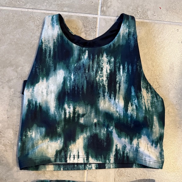 Old Navy Blue and Green Tie-Dye Crop Top and Leggings - Picture 2 of 8